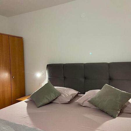 Apartmani Mara Rogoznica Рогозниця Екстер'єр фото