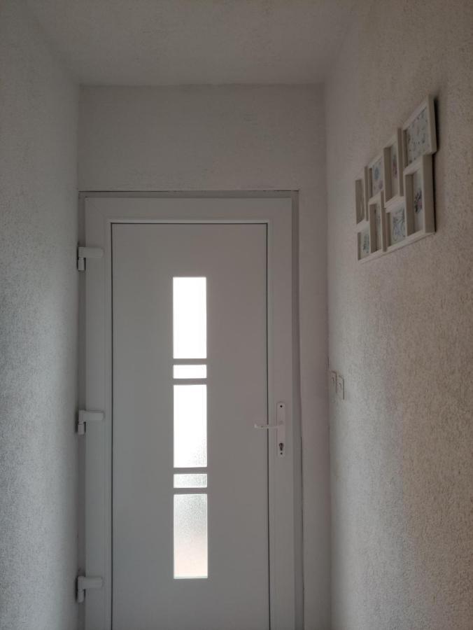 Apartmani Mara Rogoznica Рогозниця Екстер'єр фото